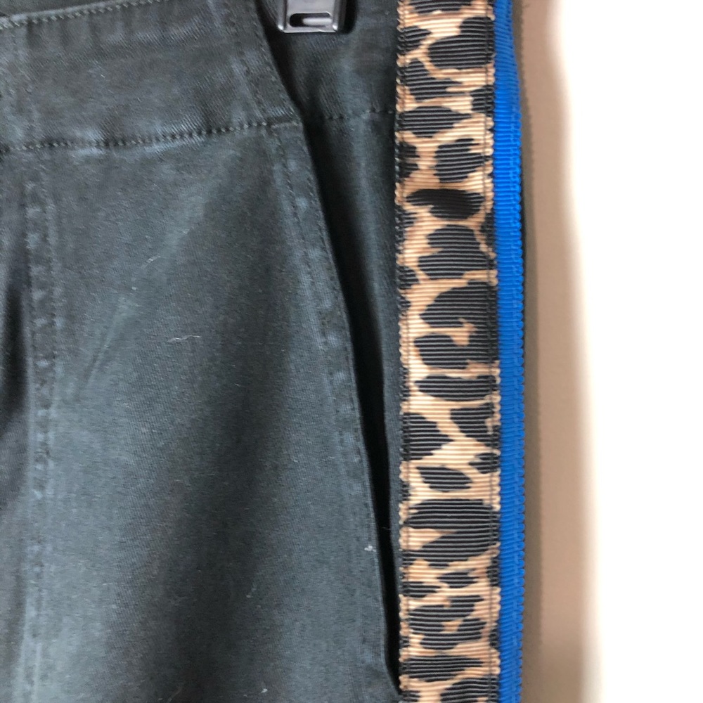 Pam & Gela Elastic Cargo Zipper Leopard Jogger - Picture 8 of 11